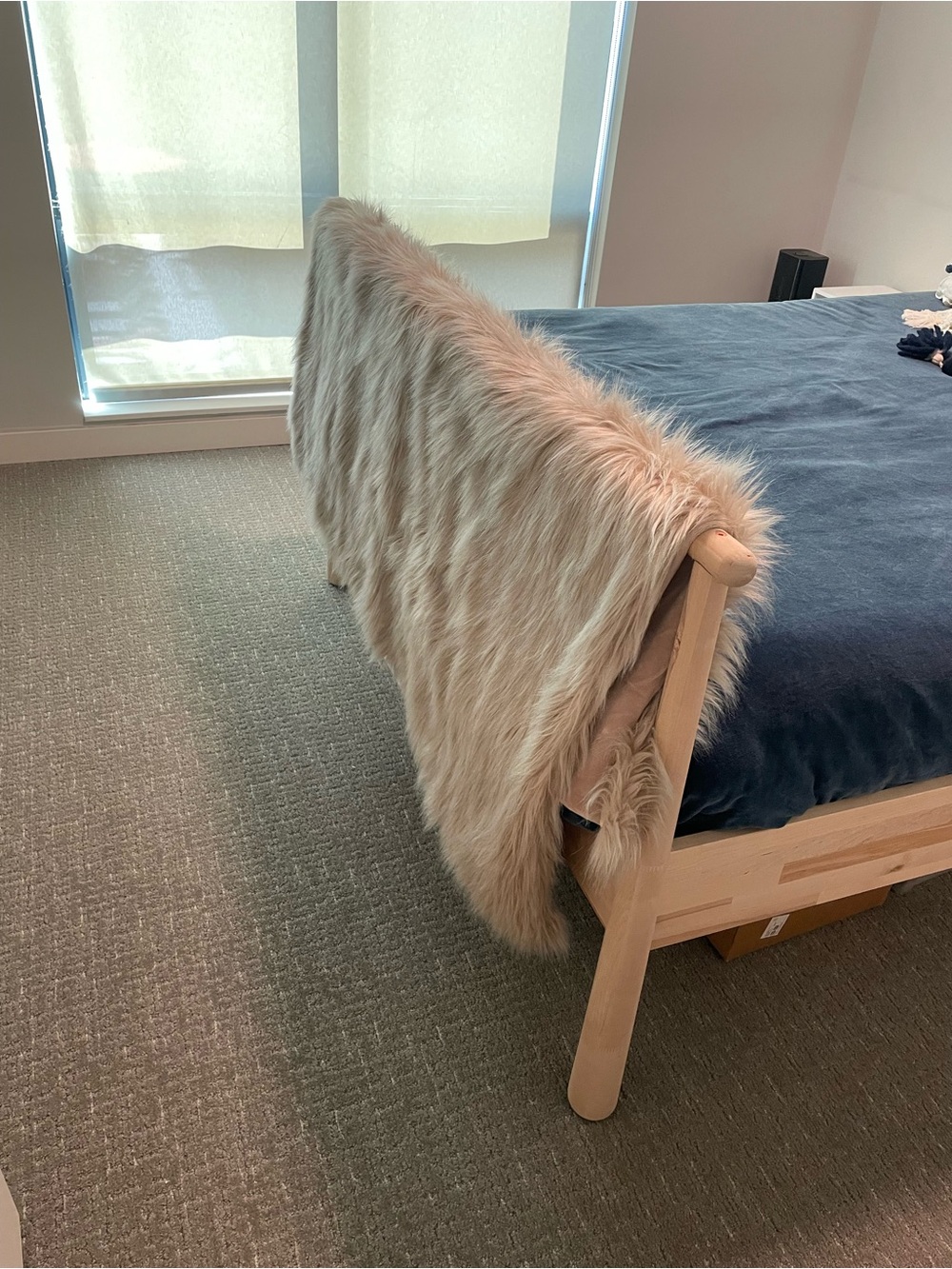 West ElmFaux Fur Throw Blanket - light pink